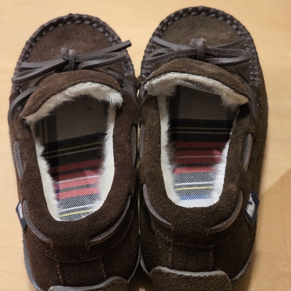 Vineyard Vines - Peaks Plaid Brown Suede Moccasin Slippers. Size 2. NWOB - Picture 4 of 5